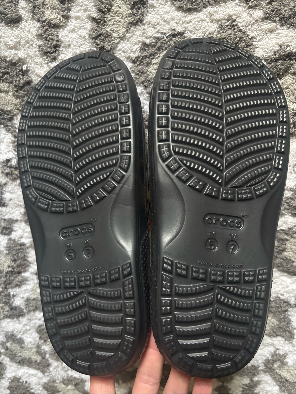 NWT CROCS Leopard Print Slide Sandals Women's 7/ Men's 5 - Picture 2 of 3